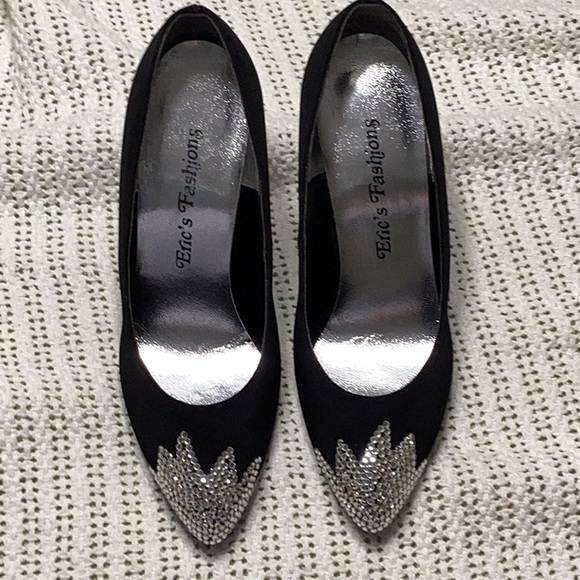 Black heels with crystal toe accents - Picture 2 of 6